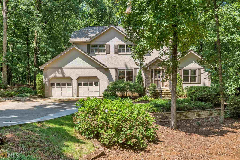 5739 Garden Walk Flowery Branch sold by Michelle Sparks Sheila Davis Group Norton Agency